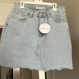 Frayed denim skirt